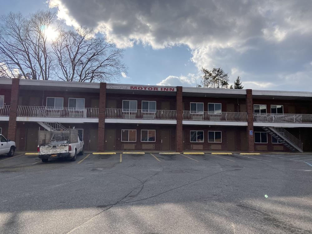 Deer Park Motor Inn photo 1