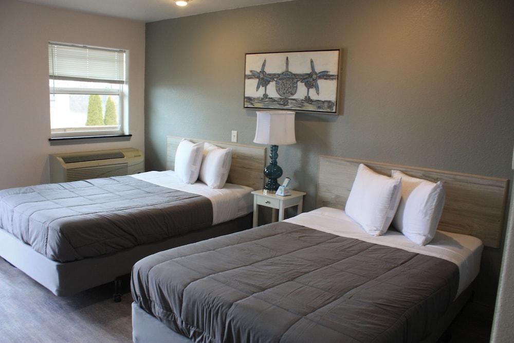 Price Pointe Inn photo 6