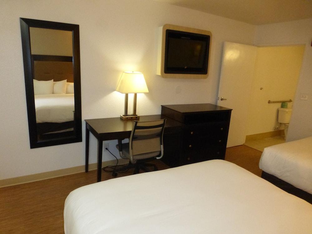Red Roof Inn Houston – Jersey Village photo 8