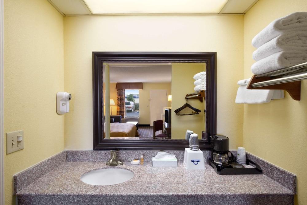 Days Inn by Wyndham Richburg photo 7