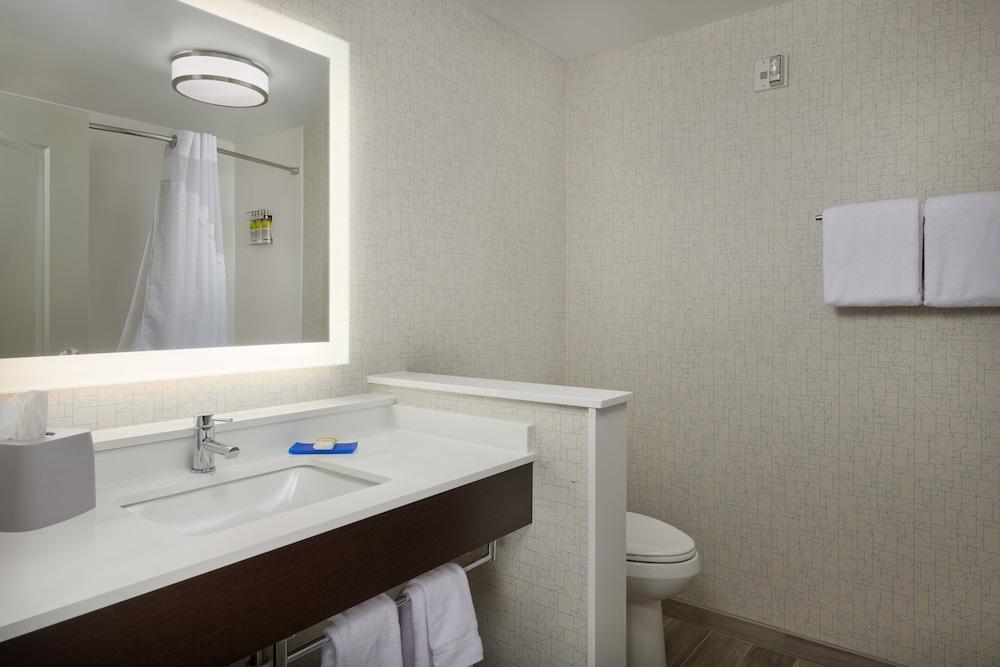 Holiday Inn Express Amherst - Lockport by IHG photo 17