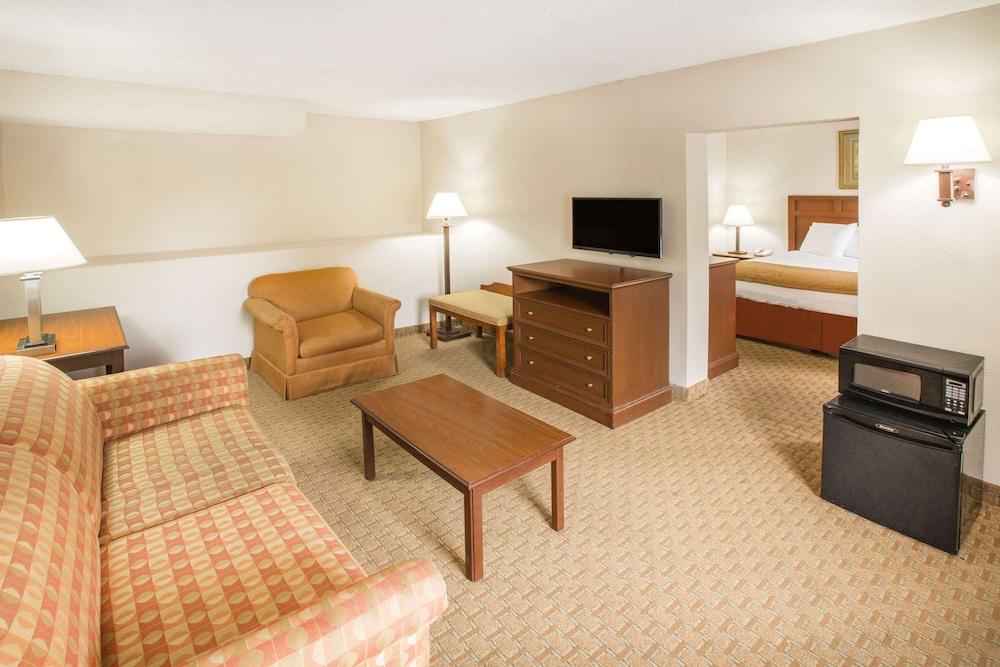 Baymont by Wyndham Mobile/ I-65 photo 10