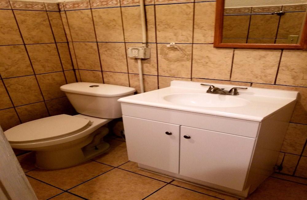 Monterey Inn Hotel photo 29