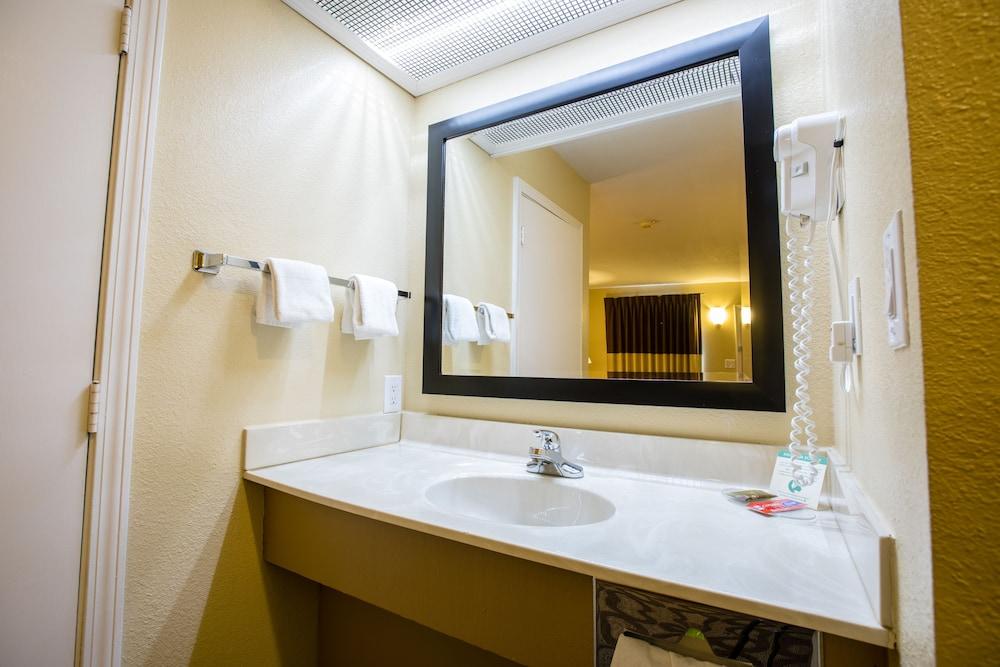 Relax Inn & Suites photo 61