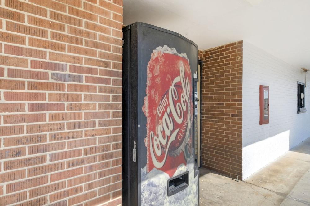 OYO Hotel Cleveland, TN photo 2