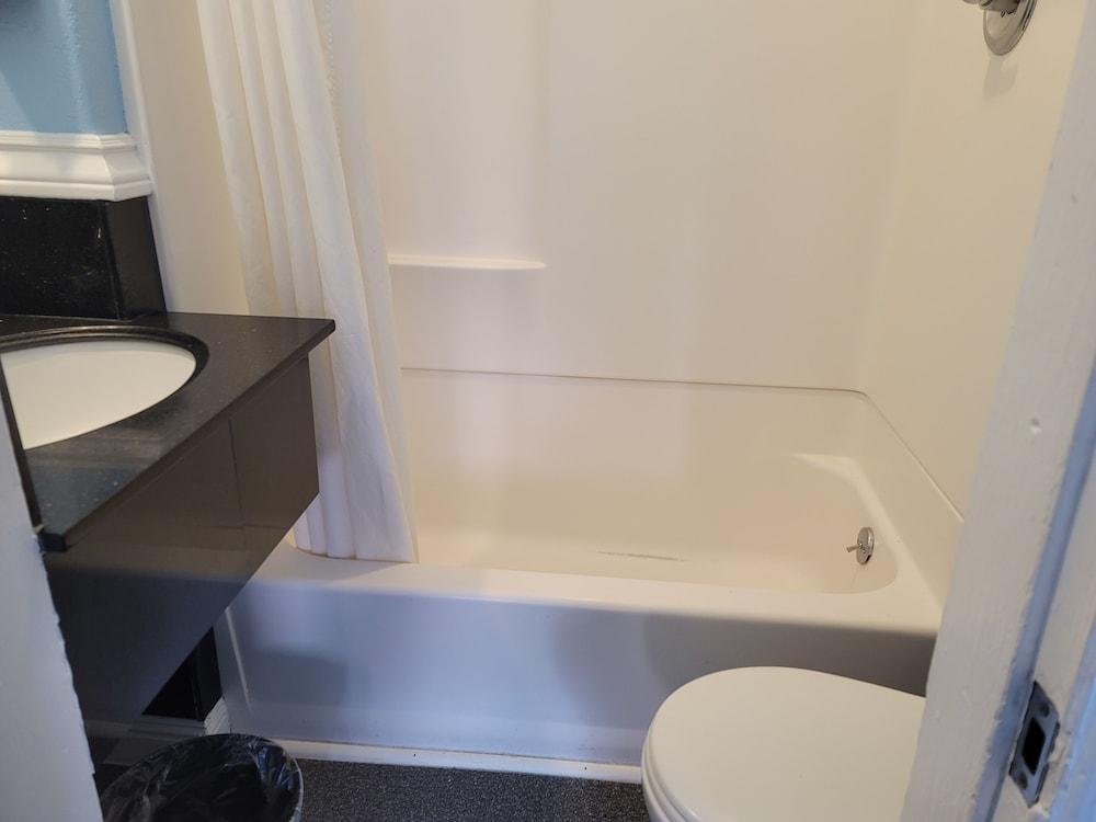 Ansonia Hotel - Hostel photo 10