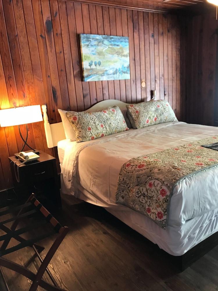 The Riverside Lodge at Chimney Rock photo 35