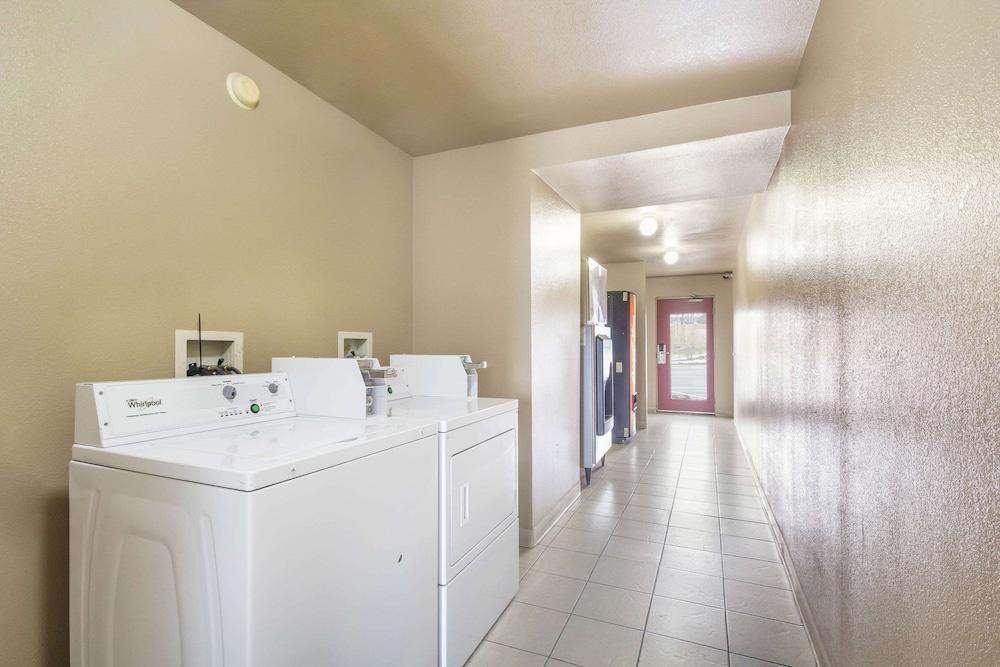 Econolodge Inn & Suites photo 49