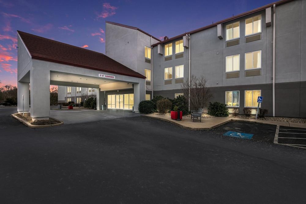 Red Roof Inn PLUS+ Boston - Logan photo 36