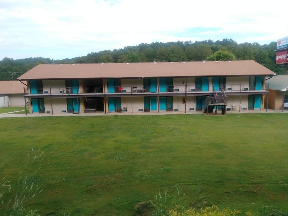 Blue Ridge Rustic Inn photo 5