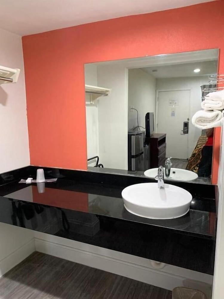 Super 7 Inn by Hotel O Dallas I 20 photo 3