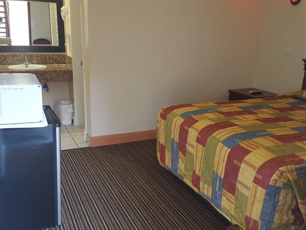 Travel Inn Motel photo 14
