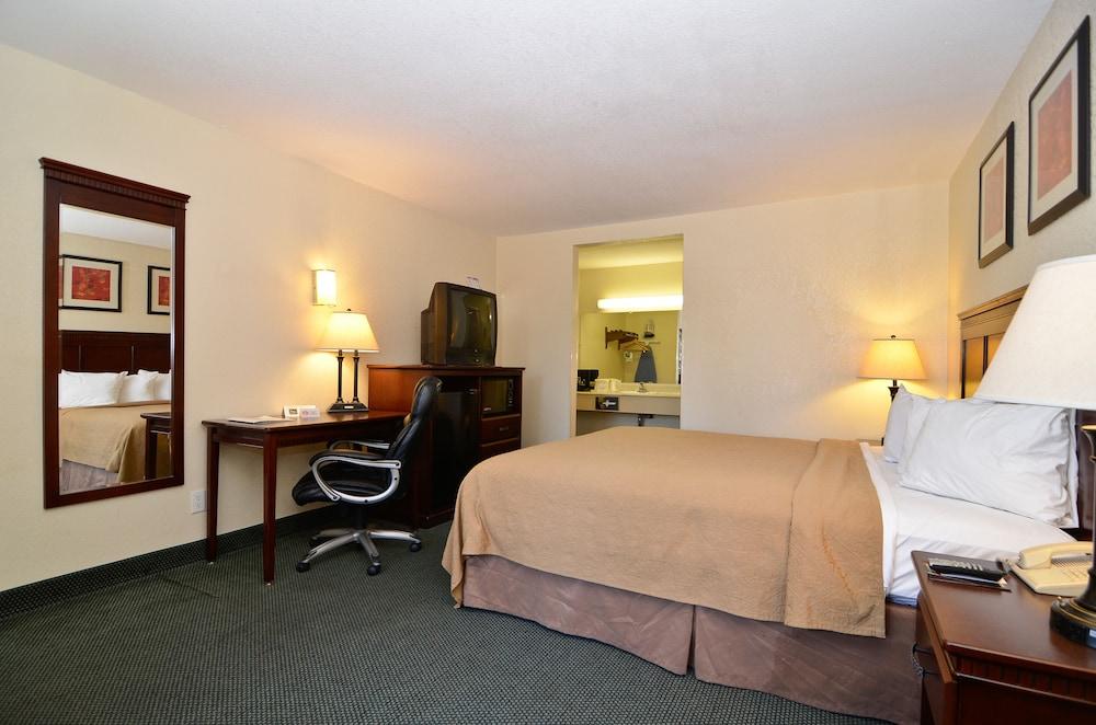 Quality Inn San Diego I-5 Naval Base photo 9