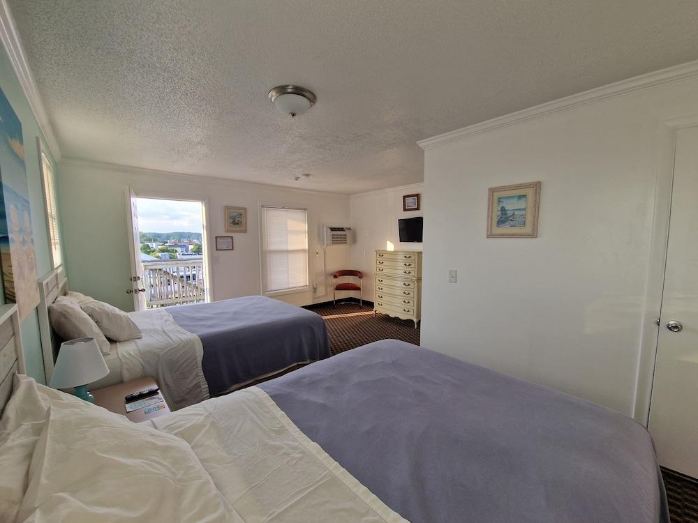 Sandcastle Beachfront Inn photo 16