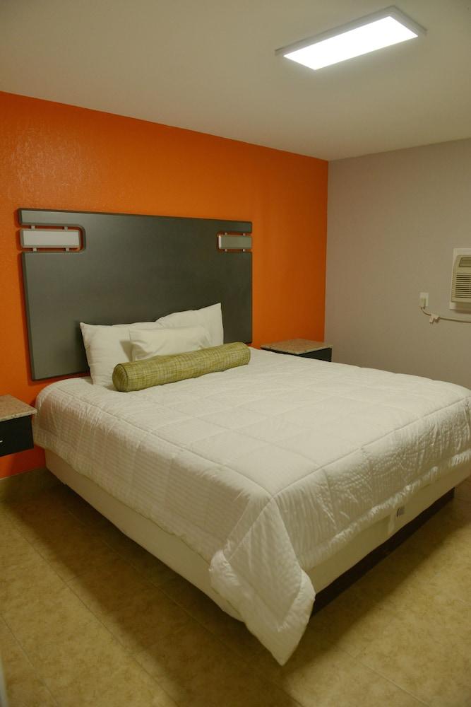 Rodeway Inn & Suites Winter Haven Chain Of Lakes photo 21