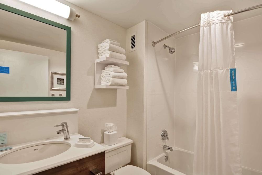 Hampton Inn Memphis-Poplar photo 20