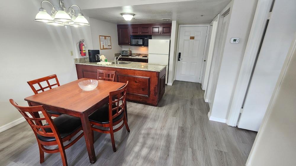 Parc Corniche Condominium Suite Hotel photo 25
