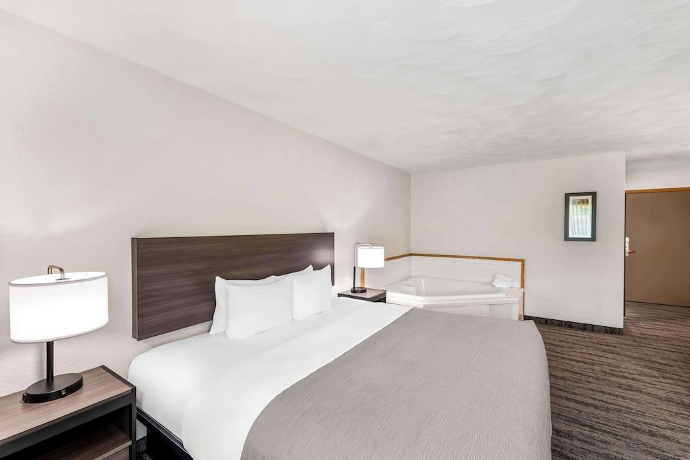 Quality Inn & Suites Munising photo 9