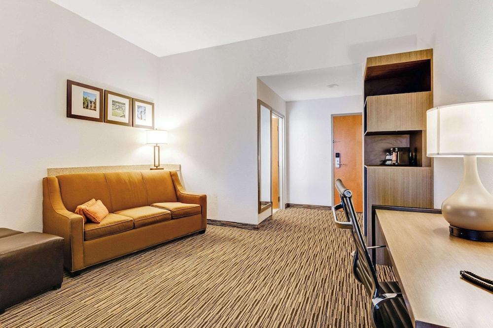 Comfort Suites Murfreesboro Shopping District photo 25
