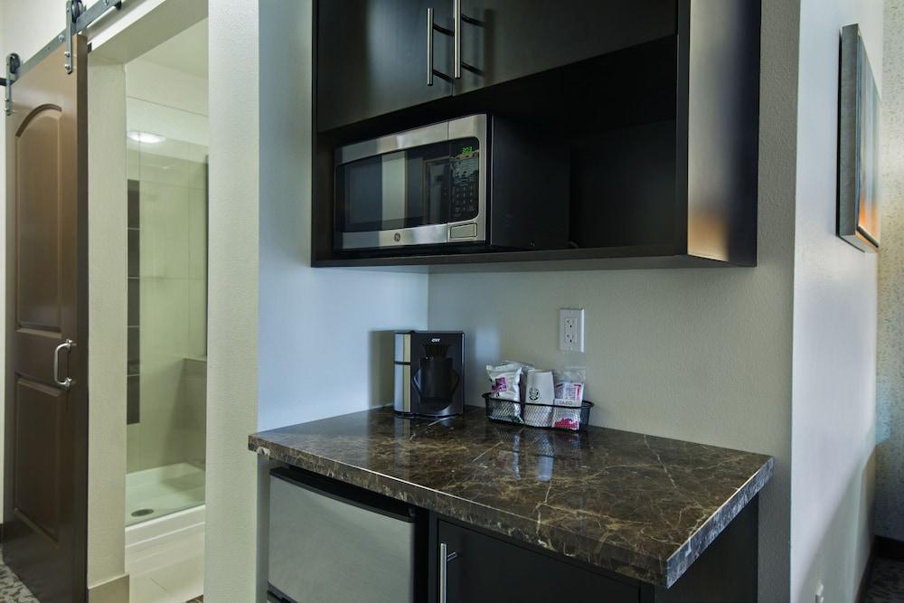 Oxford Suites Sonoma County photo 6