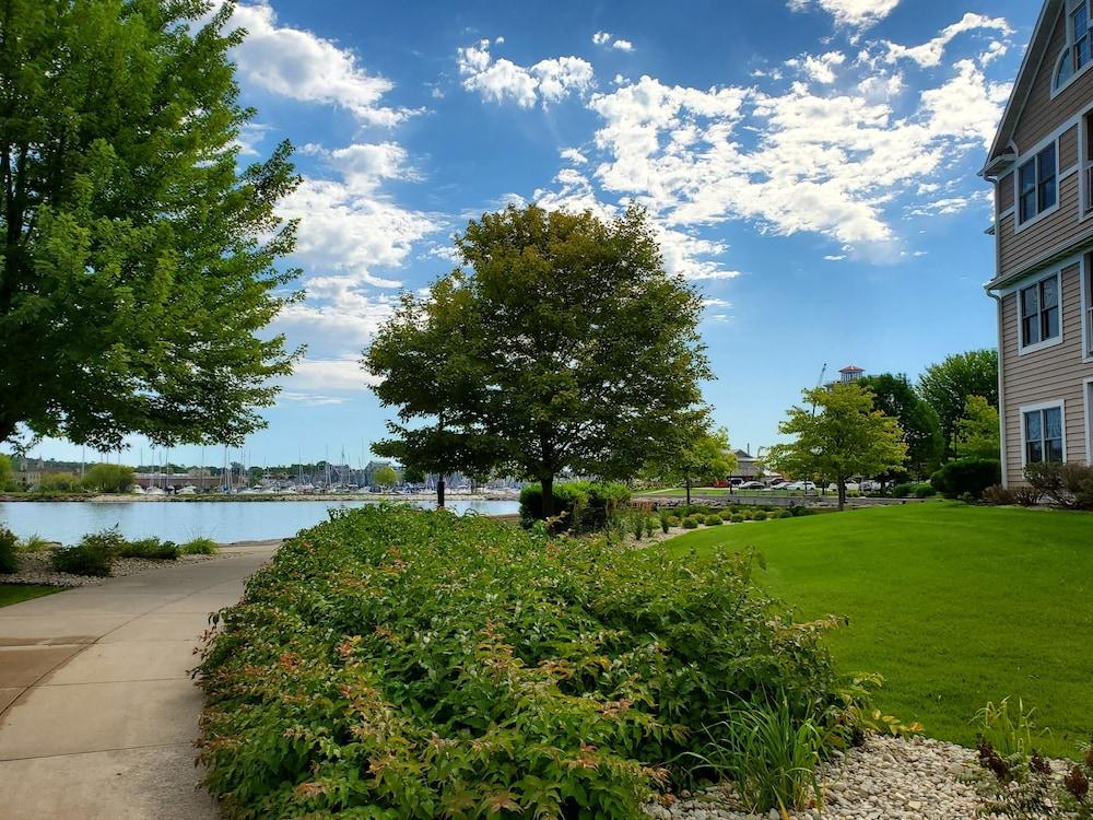 Bridgeport Waterfront Resort photo 88