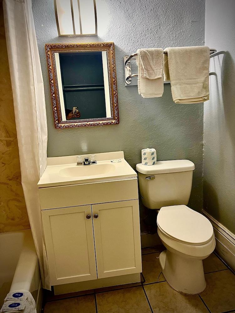 Regency Inn - Fort Sam Houston photo 19