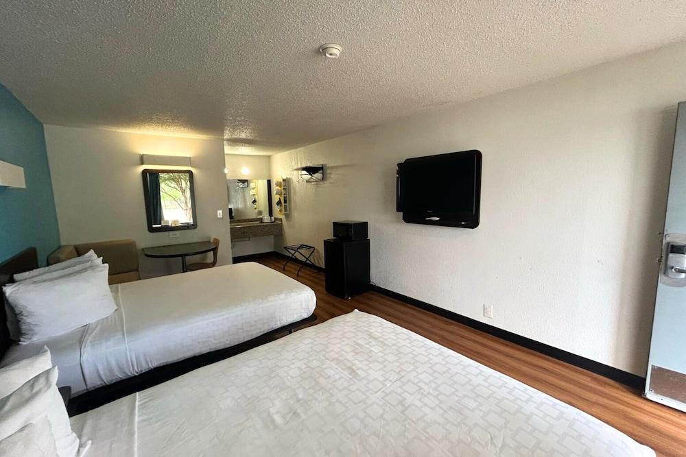 Blueway Inn Beeville Extended Stay photo 4
