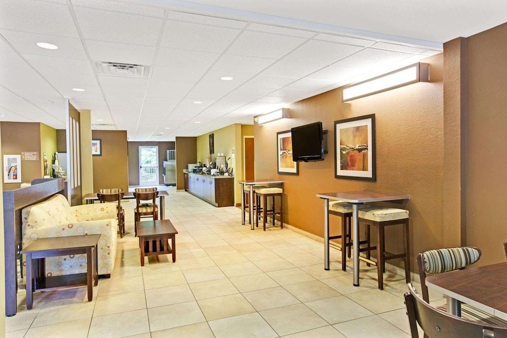Microtel Inn & Suites by Wyndham Bryson City photo 11