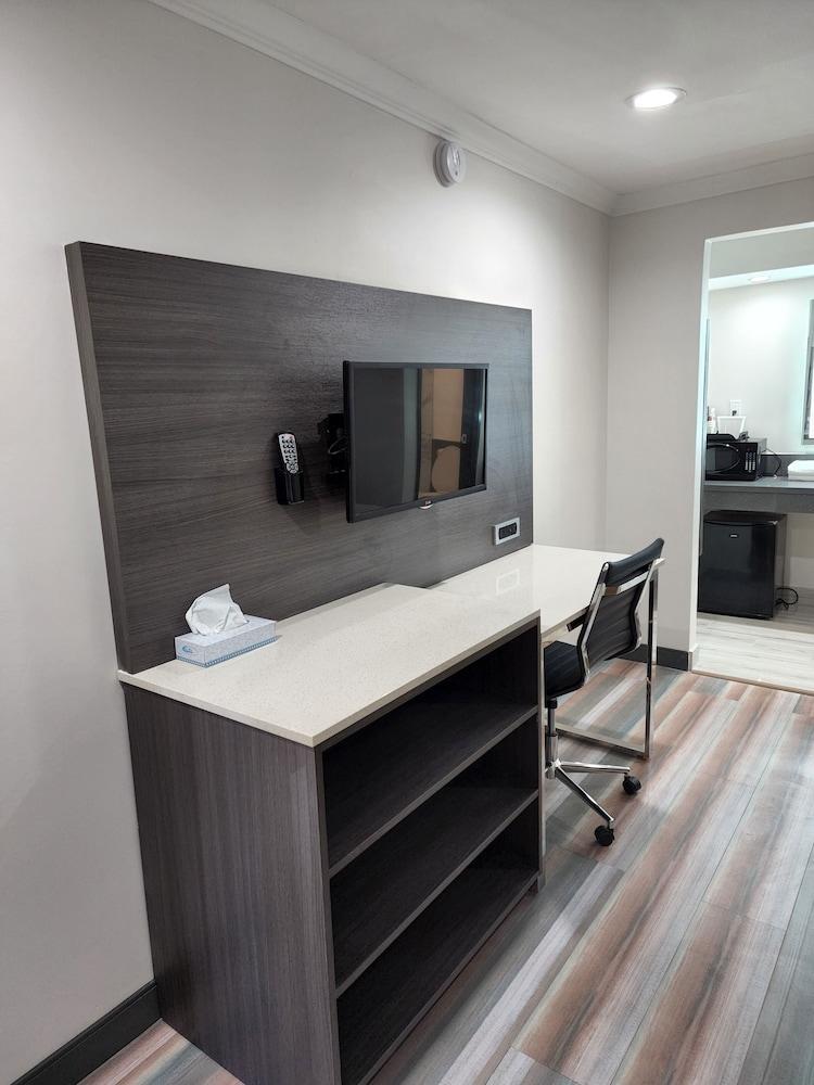 Travelodge by Wyndham Fullerton Near Anaheim photo 4