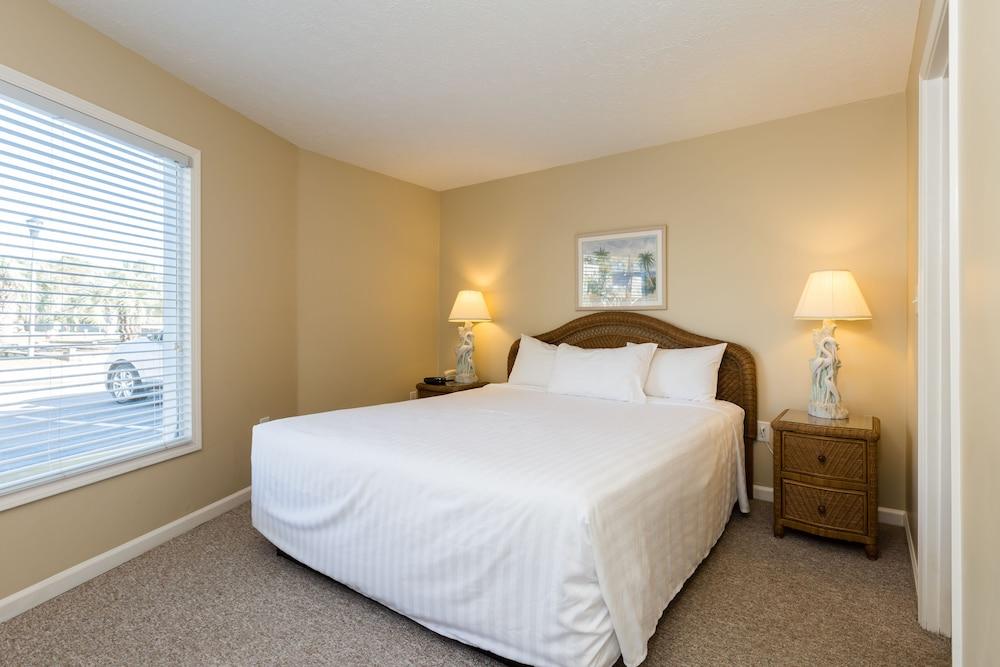 Country Club Villas photo 3