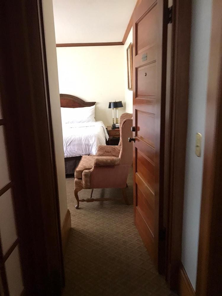 Pacific Grove Inn photo 73