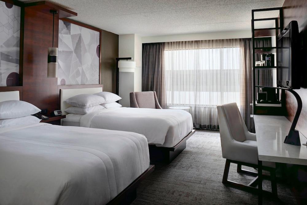 Marriott East Lansing at University Place photo 17