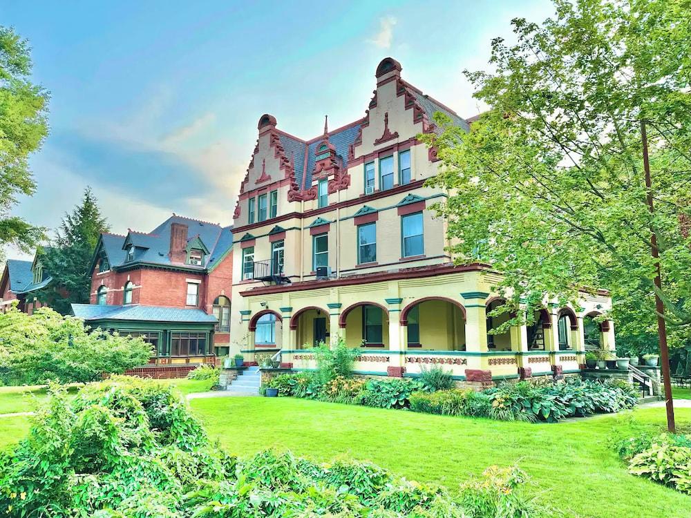 The Elliott Hotel at Highland Park photo 1