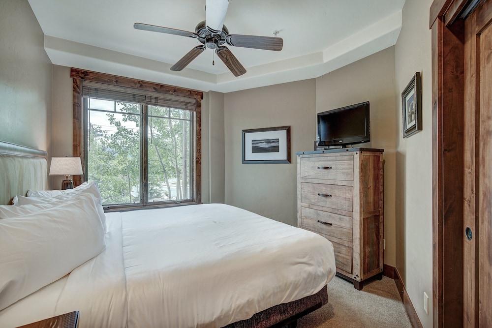 Crystal Peak Lodge, A Vail Resorts Property photo 18