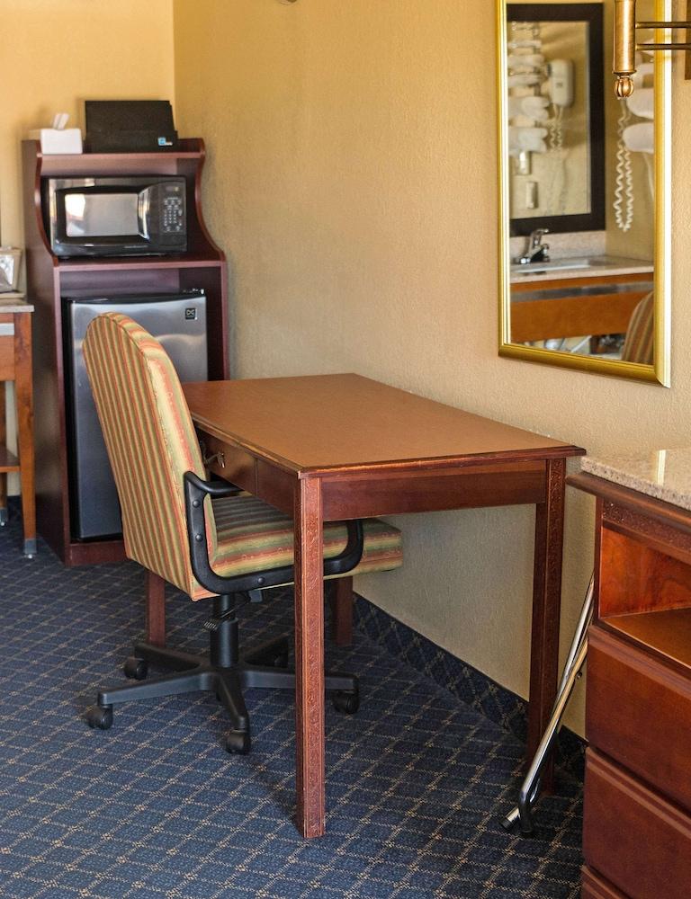 Americas Best Value Inn Monroeville photo 24
