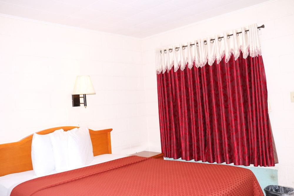 Frontier Motel photo 62
