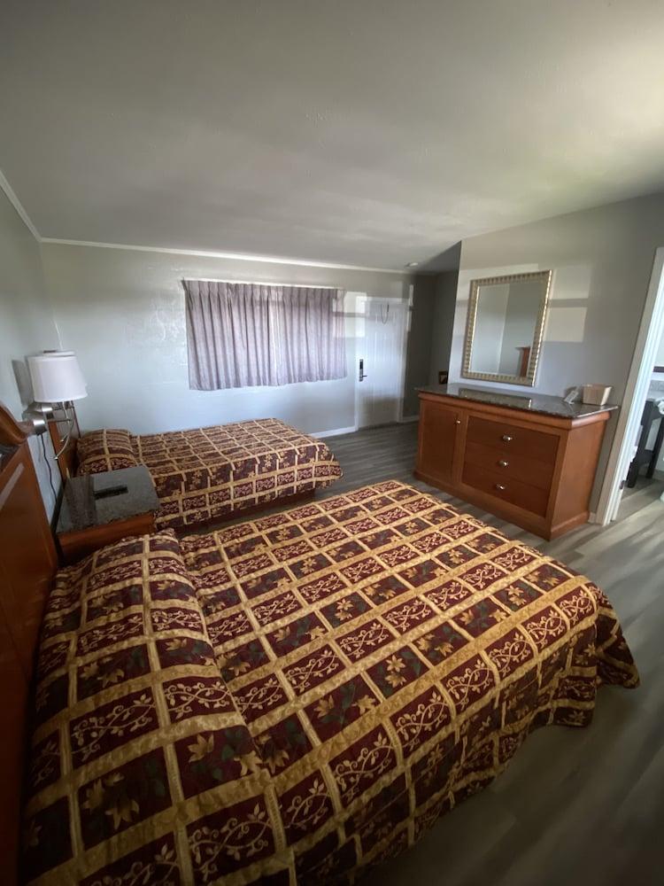 Oak Tree Inn photo 4