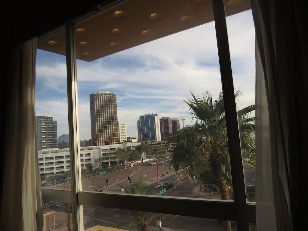 Holiday Inn Express & Suites Phoenix Midtown by IHG photo 50