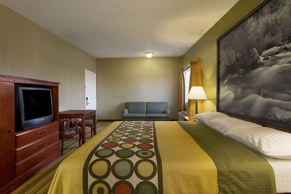 Super 8 by Wyndham Ridgecrest photo 38