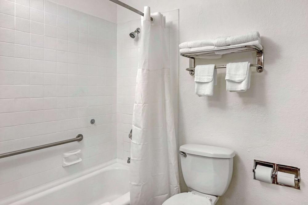 Quality Inn & Suites Ruther Glen photo 34