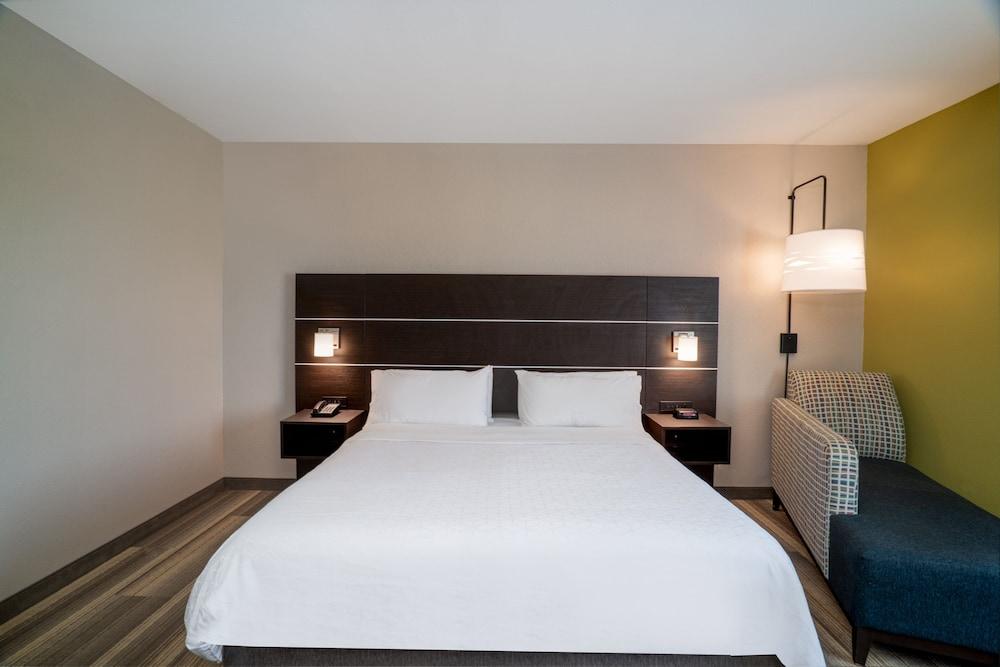 Holiday Inn Express and Suites Winona North by IHG photo 14