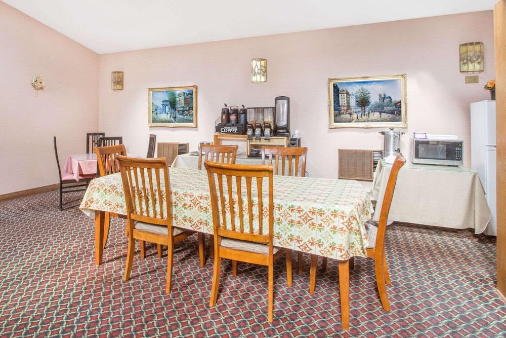 Knights Inn Endwell photo 16