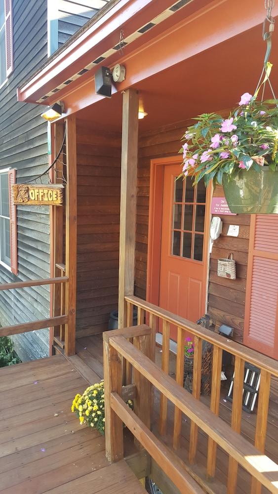 Timber Inn Motel photo 29