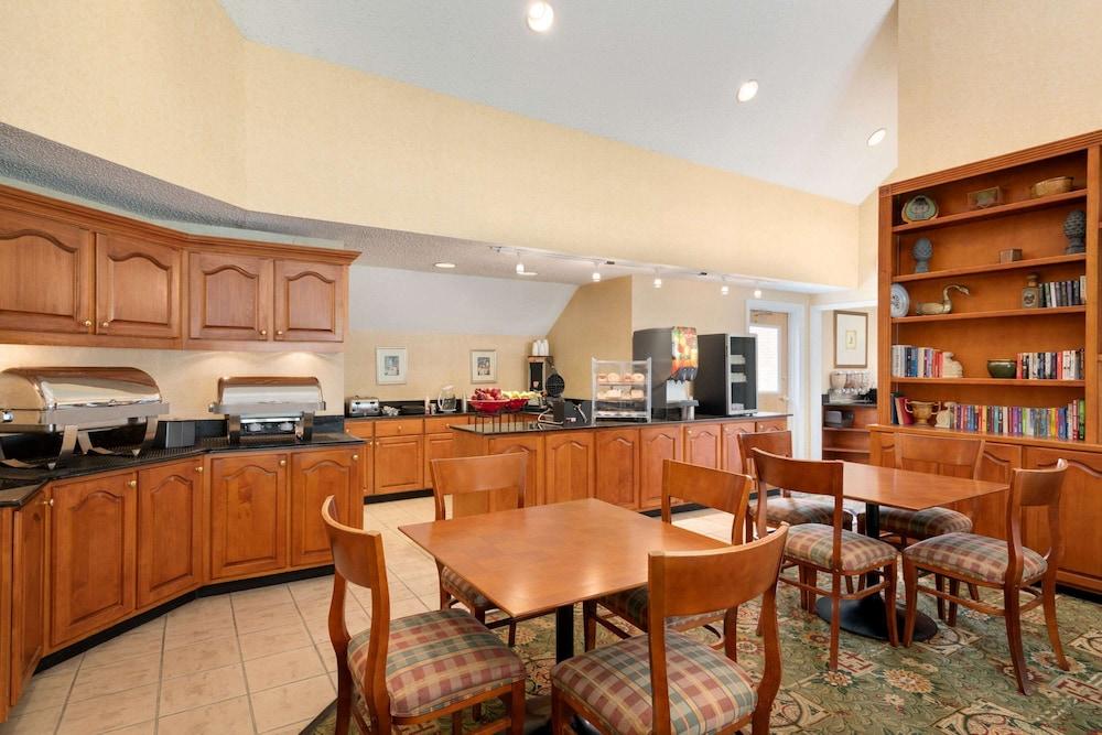 Hawthorn Suites by Wyndham Tinton Falls photo 5