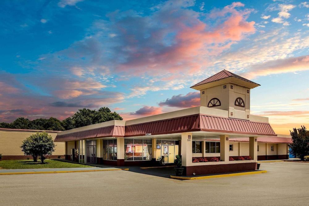 Super 8 by Wyndham Gaffney photo 23