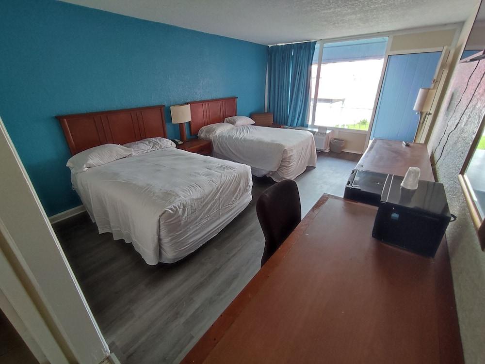 Clover Inn & Suites photo 15