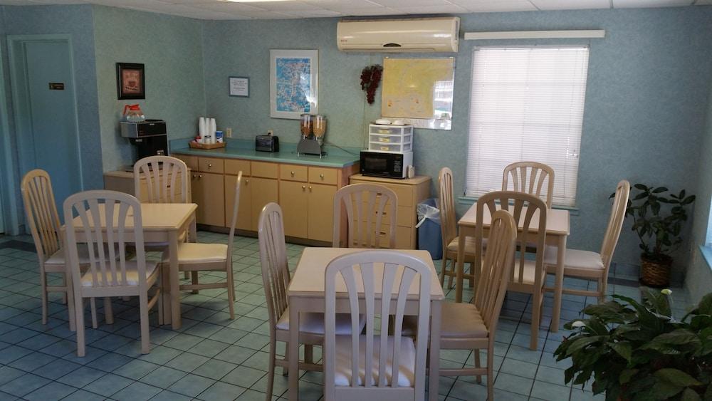 Victorian Inn photo 35