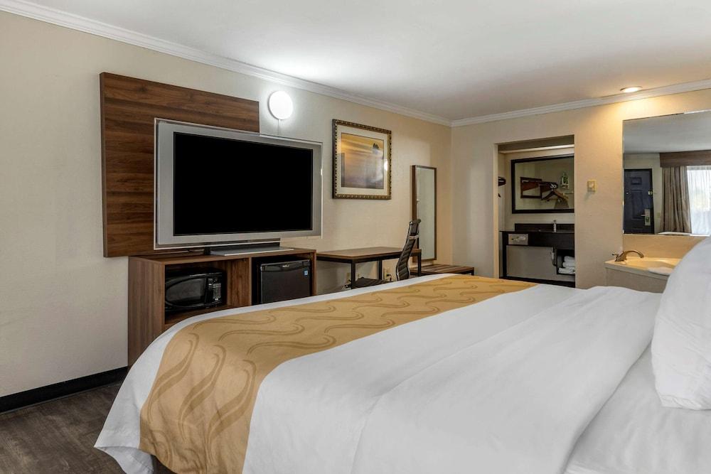 Quality Inn & Suites Ft. Jackson Maingate photo 37
