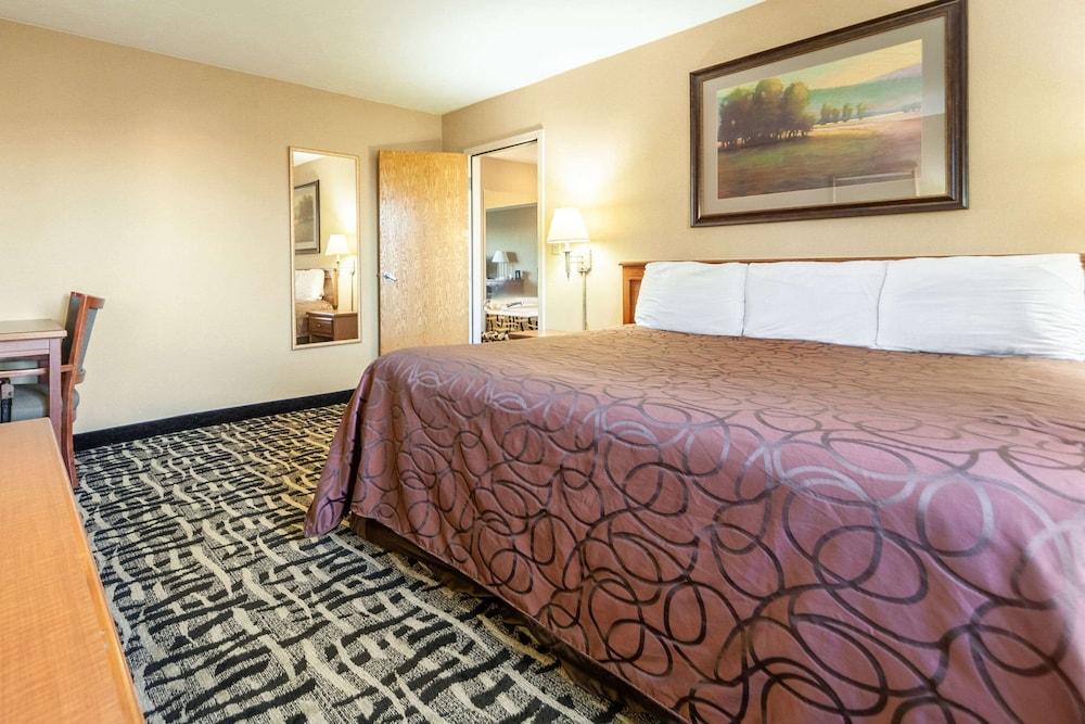 Super 8 by Wyndham Cozad photo 6