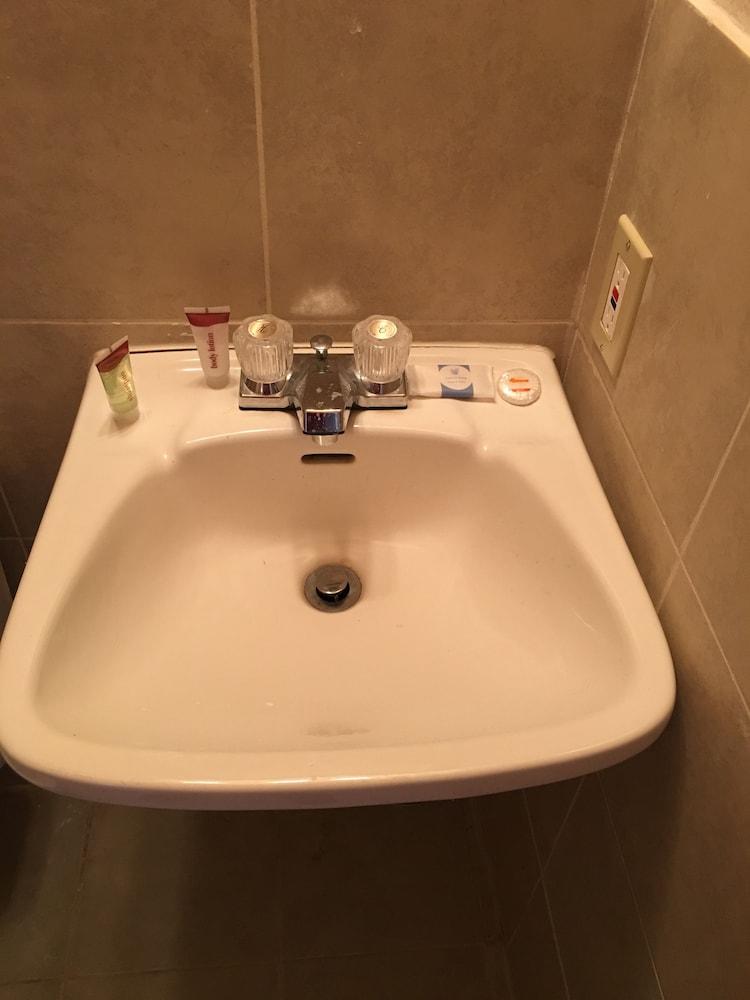 Reddy Inn and Suites photo 32